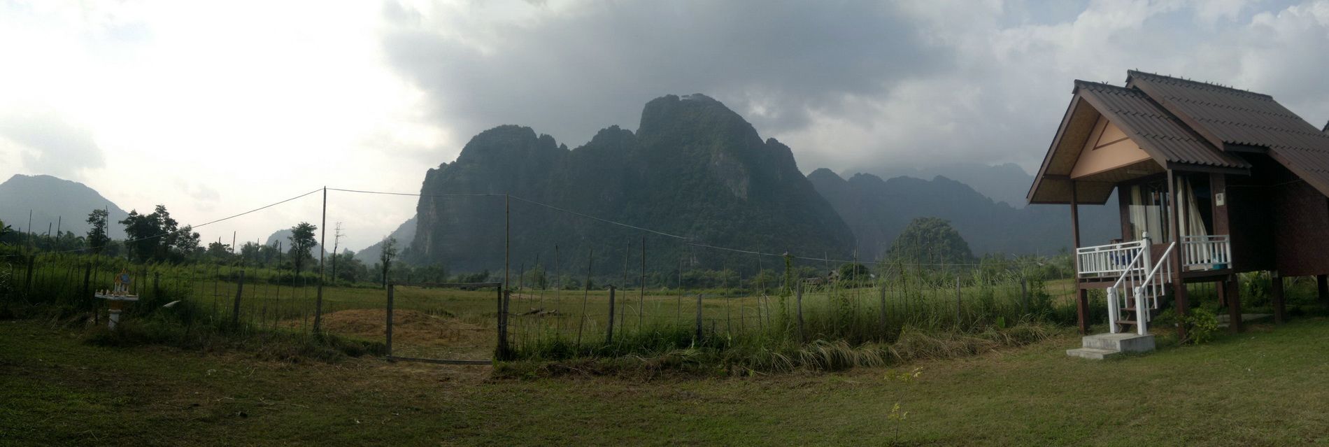 Panorama in Laos Weltreise Bungalow